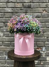 Цветочная композиция из Гипсофила и Розы в шляпной коробке в Черницыне