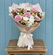 Букет цветов из:  Гвоздики, Орхидеи и Розы в Черницыне