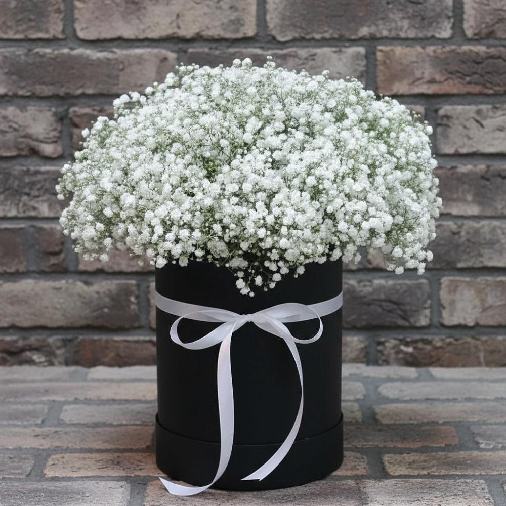 Цветочная композиция из Гипсофила в шляпной коробке в Черницыне