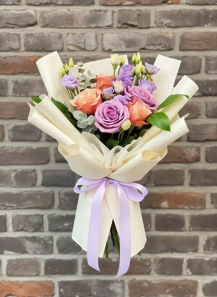 Букет цветов из: Лизиантусы и Розы в Черницыне