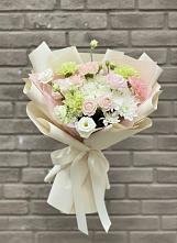 Букет цветов из:  Гвоздики, Розы, Лизиантусы и Хризантемы в Черницыне