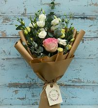 Букет цветов из:  Розы и Лизиантусы в Черницыне