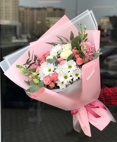 Букет цветов из: Розы, Лизиантусы и Хризантемы в Черницыне