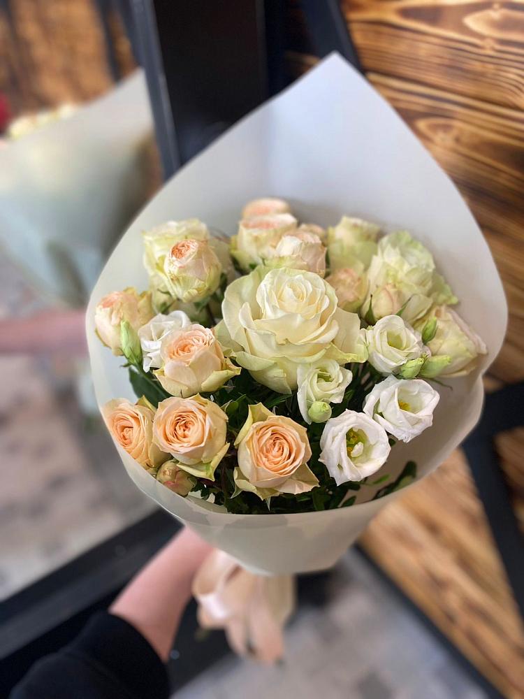 Букет цветов из: Розы и Лизиантусы в Черницыне